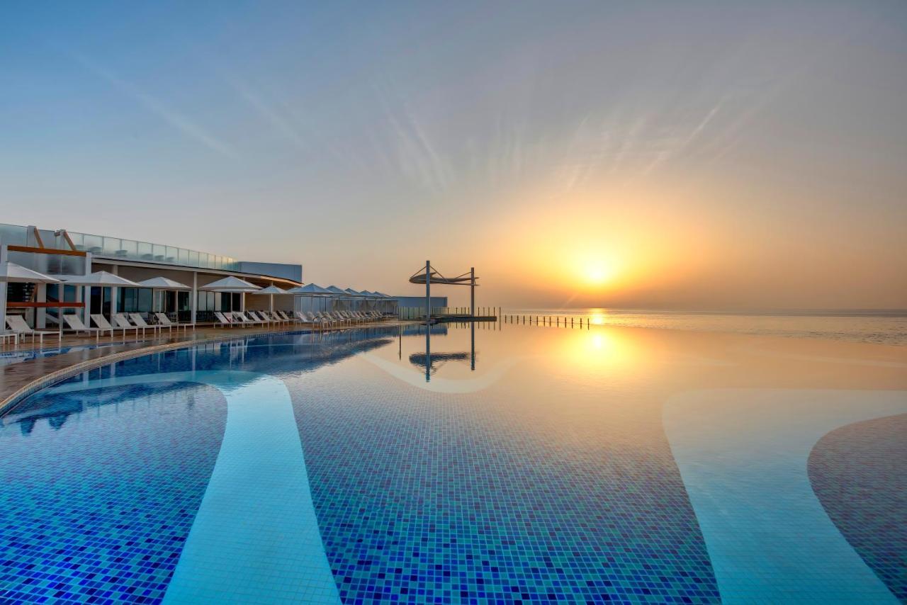 Royal M Al Aqah Beach Resort By Gewan 外观 照片 Infinity pool at the Dead Sea